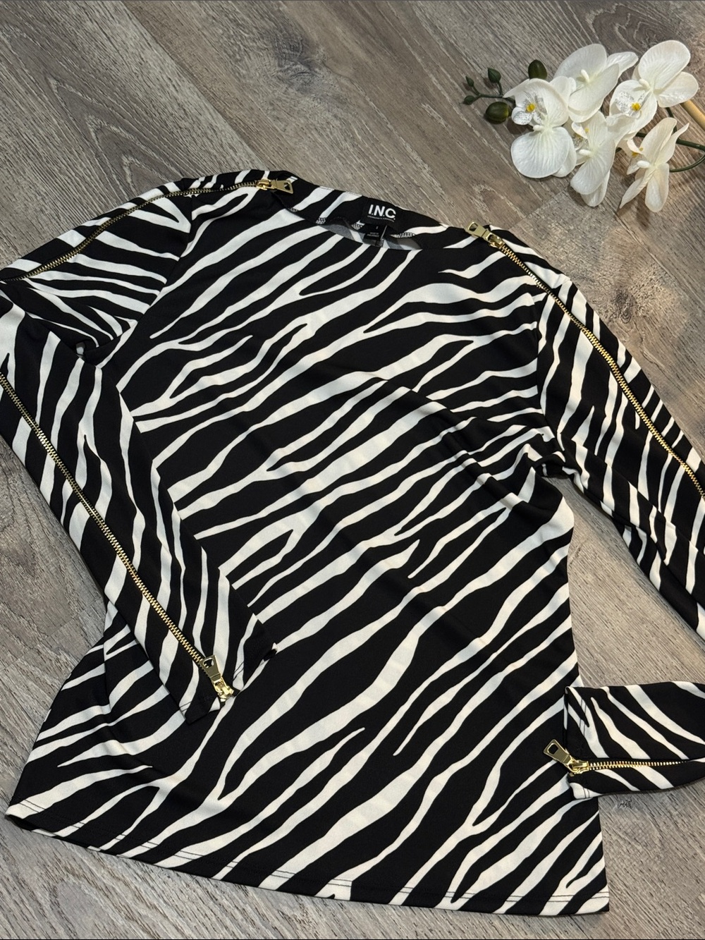 International Concepts Animal Print Zipper Arm